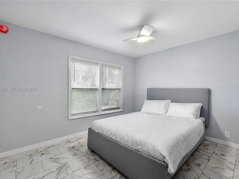 901 NE 38th St #1 — Photo 5