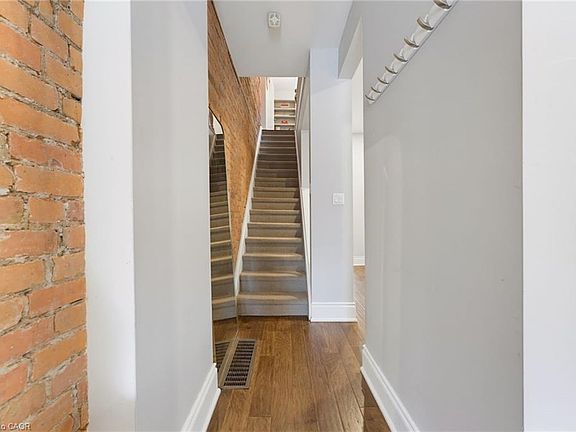3rd image of 197 Mary St