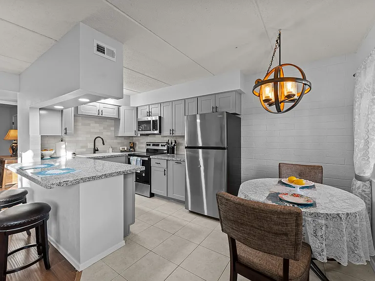 90 W Yavapai St #9 — Photo 9