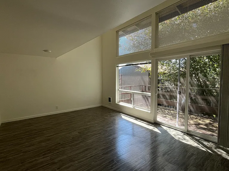 Alder Haus Apartments — Photo 24