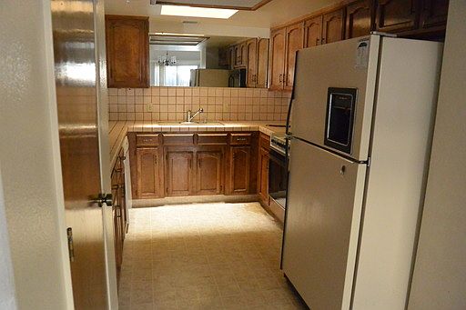 4th image of 2444 E Tulare Ave