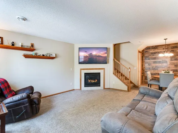 4960 149th St N Unit 4, Hugo, MN 55038