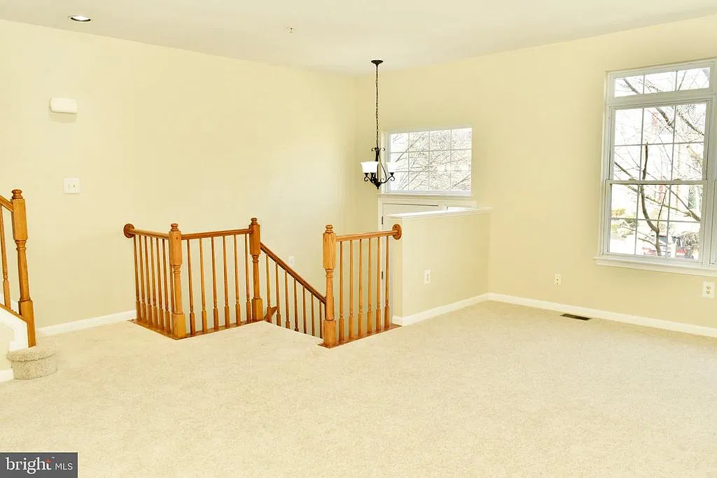 4 bed, 3.5 bath, 2280 sqft, $2,800 — Photo 3