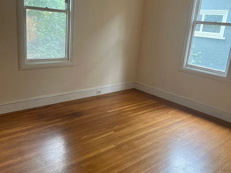 608 Athol Ave — Photo 8