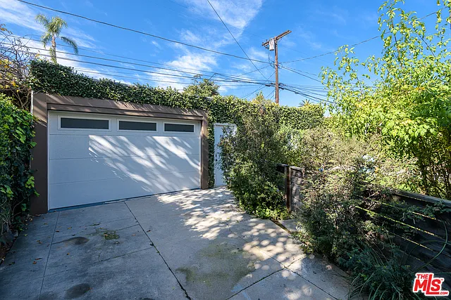 1179 S Hayworth Ave — Photo 21