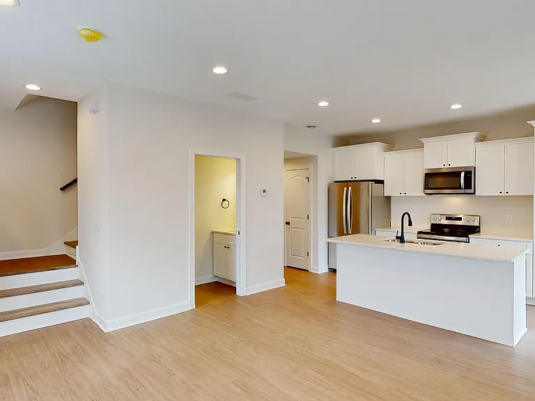 828 Dailey Pl — Photo 4