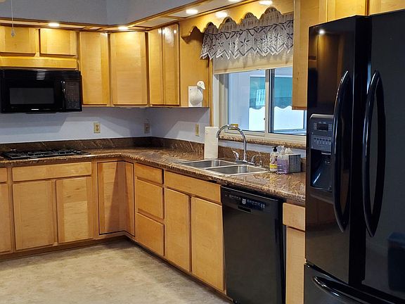4th image of 2705 Alvarado Dr NE