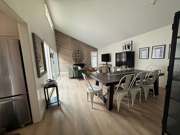 5th image of 5749 S Park Pl W