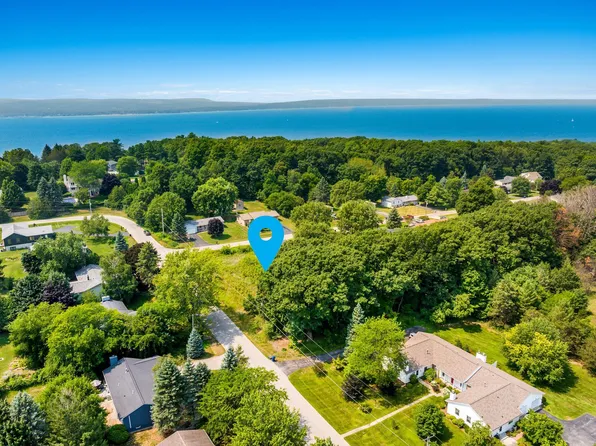 7016 Hilltop Ave, Traverse City, MI 49686