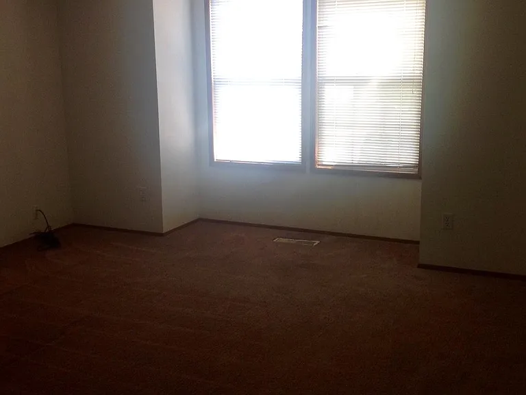 360 NW Denton Ave — Photo 4