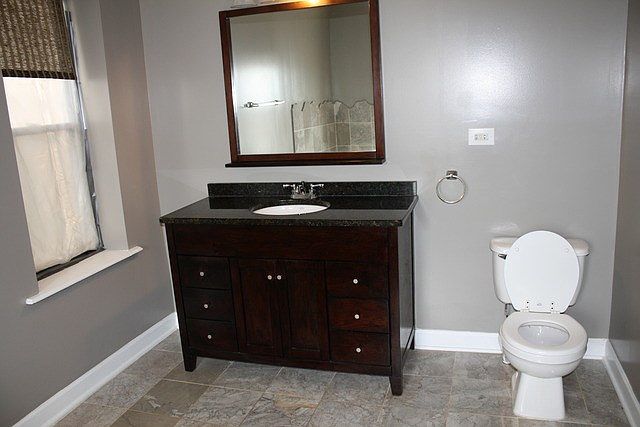 2nd image of 4720 S King Dr Unit 2W