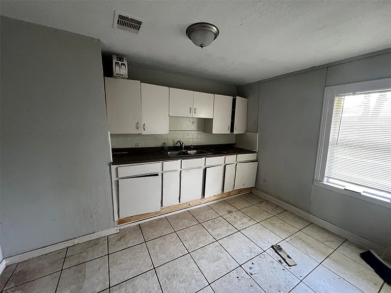 5926 Southtown St — Photo 3