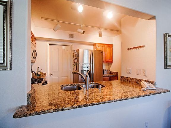 4th image of 701 Capri Dr Unit 1C