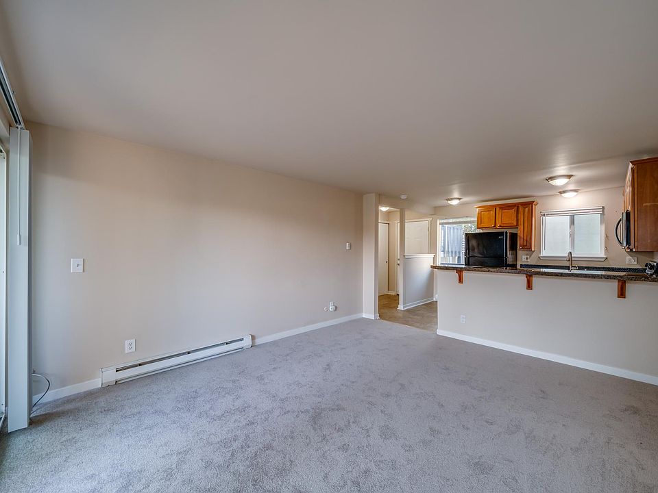 Spacious living room