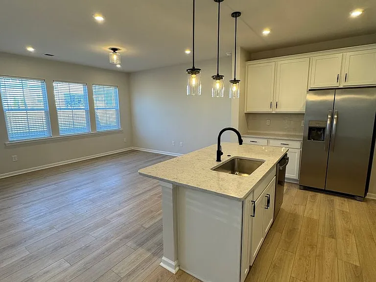 8911 Nettleton Ave — Photo 5