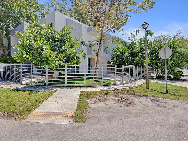 2851 SW 33rd Ct #2851 — Photo 43