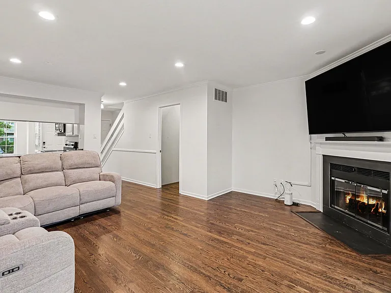 204 Cheswold Ct — Photo 29