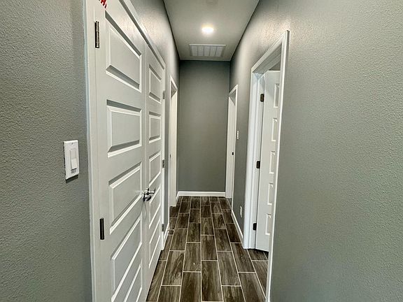 5th image of 3004 W Driftwood Ln #1