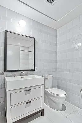 Rented by Extell Marketing Group LLC | media 42