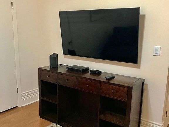 Living room TV, WiFi & DVD