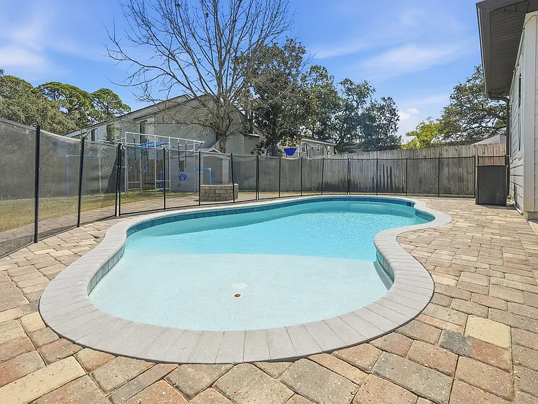 131 Magnolia Ave — Photo 2