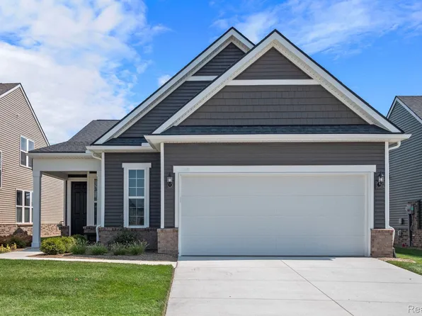 4107 Flagstone Dr, Milford, MI 48381