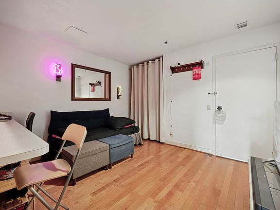 4th image of 1100-00 Vine St #1409