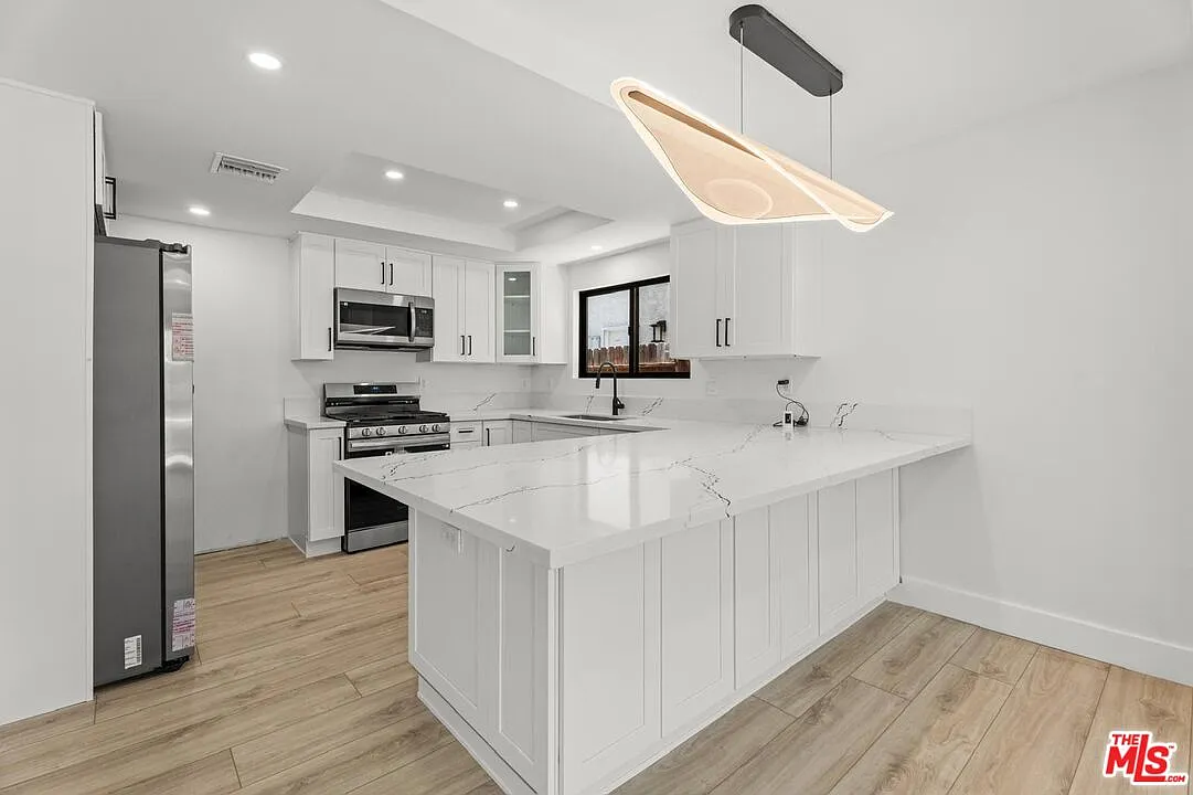 4 bed, 3.0 bath, 1923 sqft, $4,750 — Photo 4