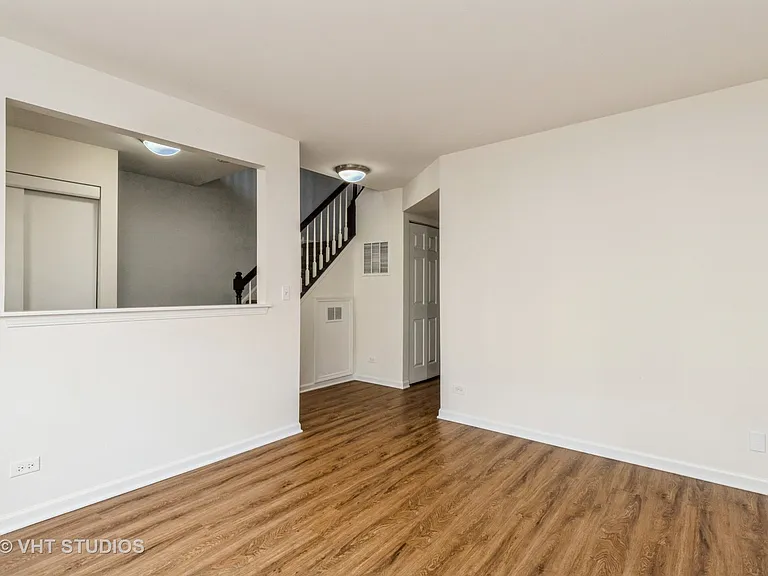 255 W Treehouse Ln — Photo 3