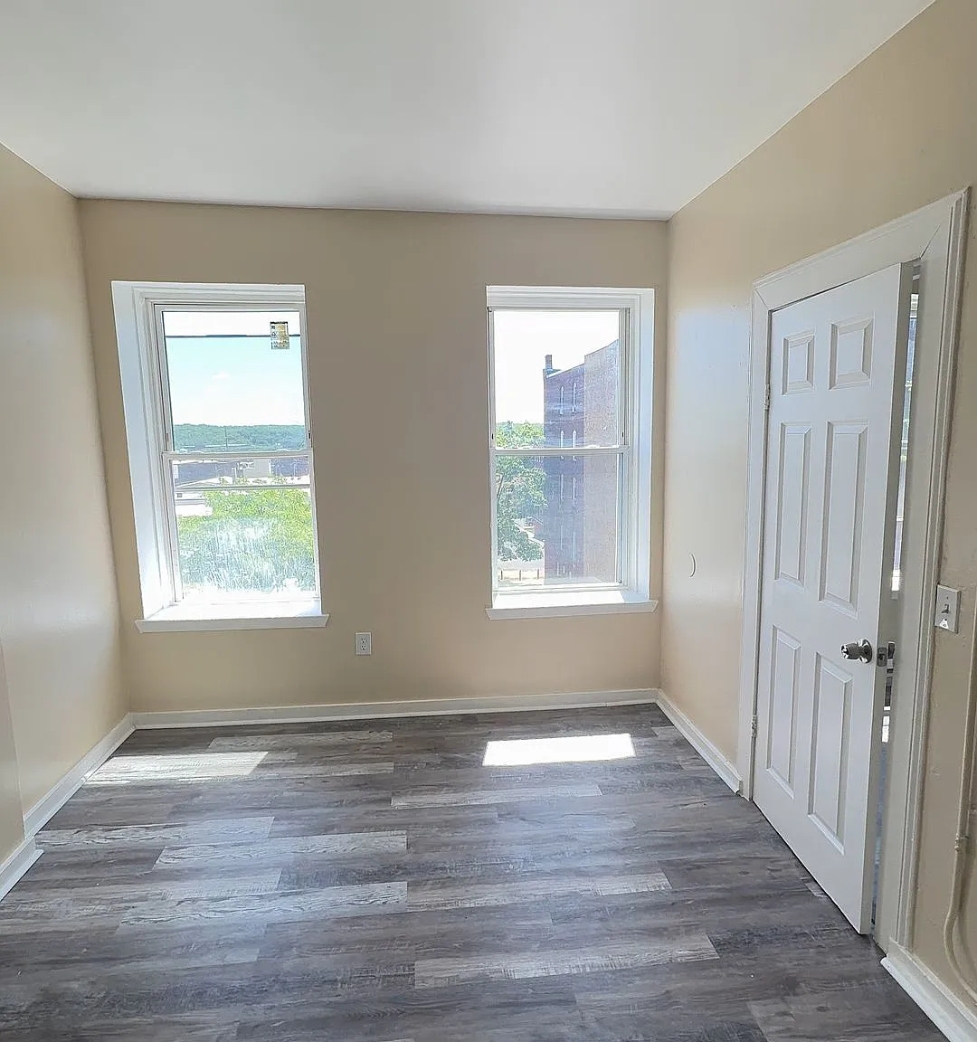 3 bed, 1200 sqft, $1,800 — Photo 3