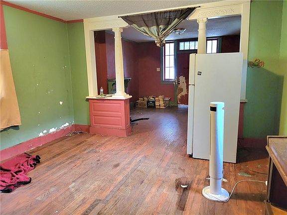 4th image of 2720 Burgundy St
