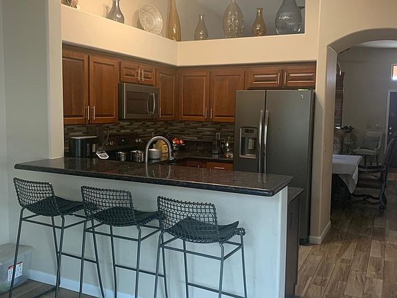 Kitchen and breakfast bar