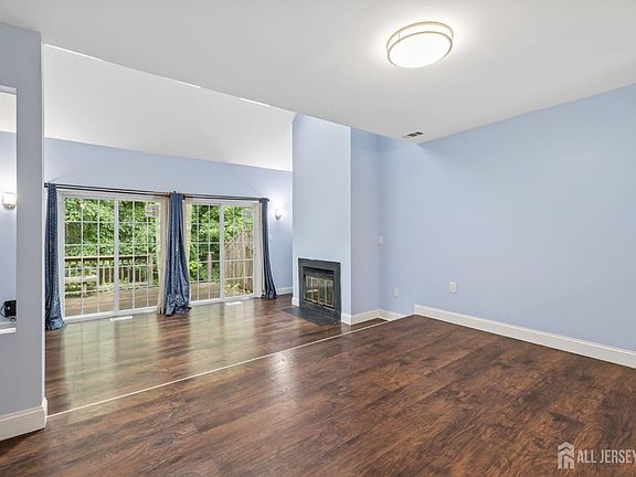 3rd image of 1609 Mulberry Ct