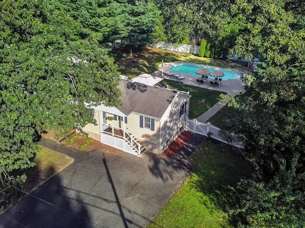 11 Moore St, Wilmington, MA 01887