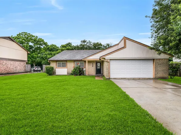 508 E Castle Harbour Dr, Friendswood, TX 77546