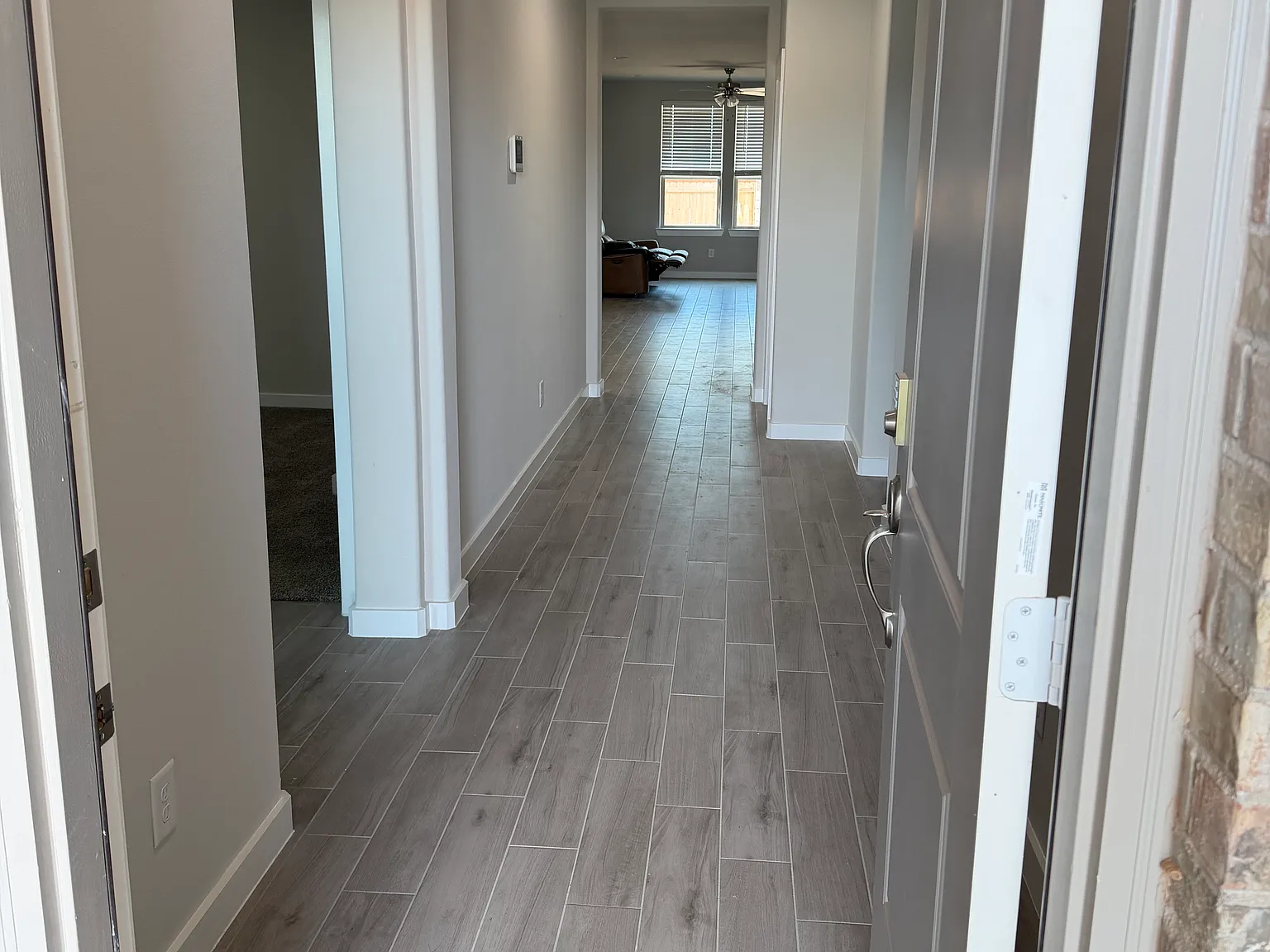 1 bed, 2035 sqft, $700 — Photo 2