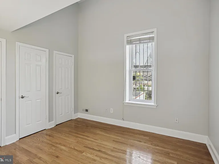 676 4th St NE #402 — Photo 9