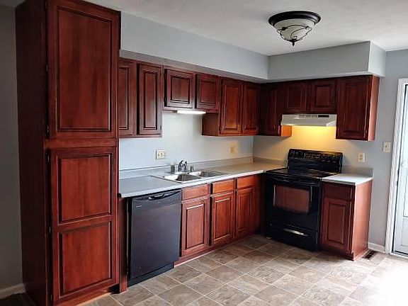3rd image of 2117 Fayette Dr #B