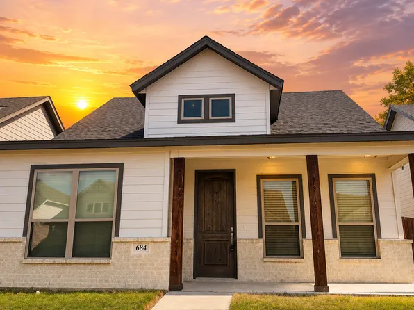 684 The Cottages Dr, Godley, TX 76044