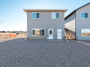 998 41st Ave N, Lethbridge, AB T1H6B7