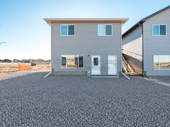 998 41st Ave N #2, Lethbridge, AB T1H 7G9