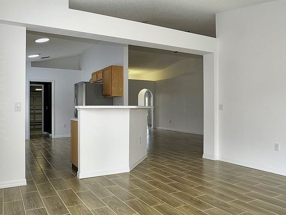 3rd image of 101 Pinefield Dr