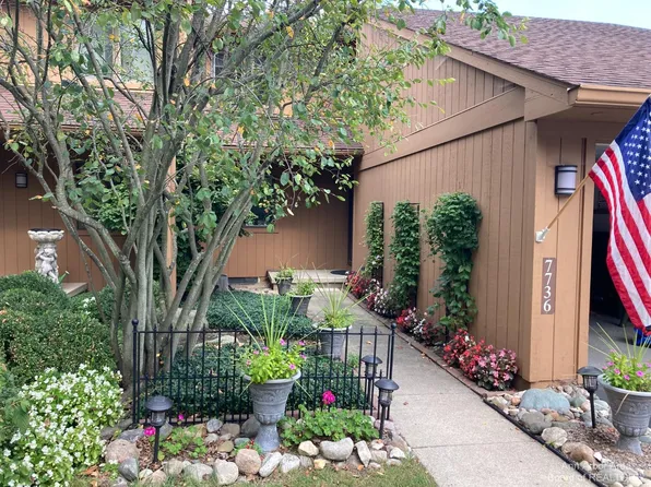 7736 Cottonwood Ln Unit 34, Dexter, MI 48130