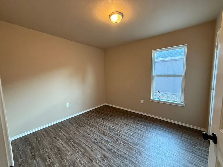 411 David Ave — Photo 8