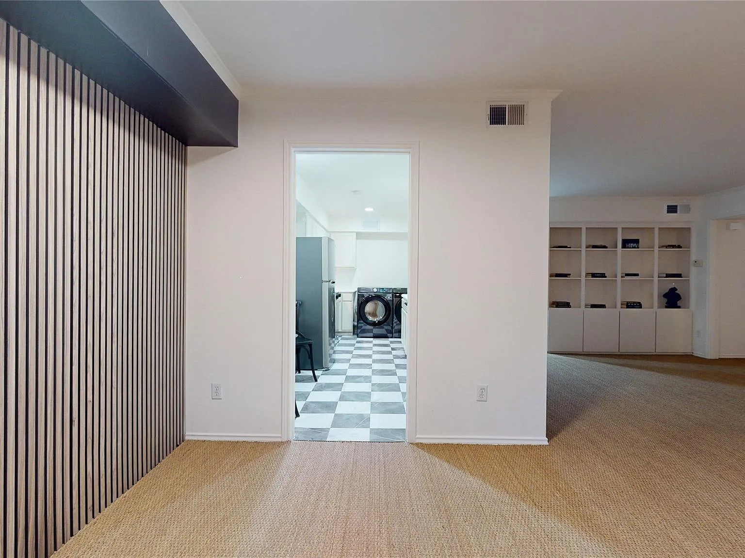357 N Post Oak Ln — Photo 3