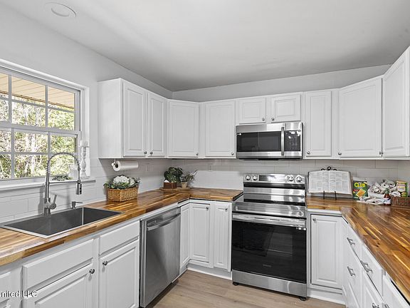 3rd image of 4358 Coral St