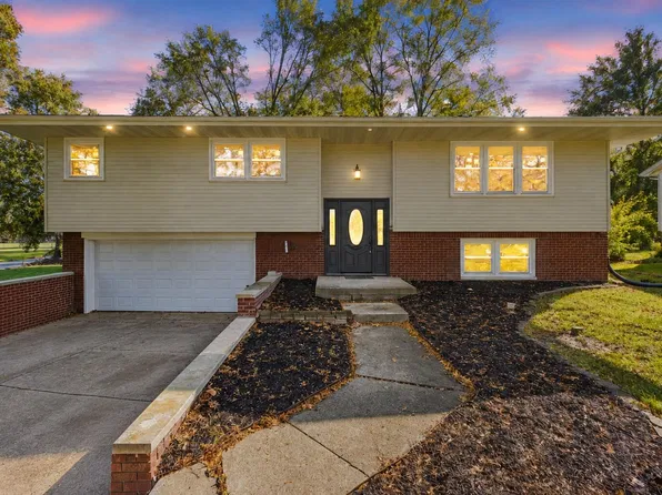 6401 Rhode Island St, Merrillville, IN 46410