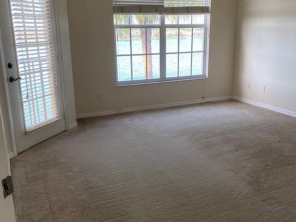 Spacious master bedroom with 2 closets