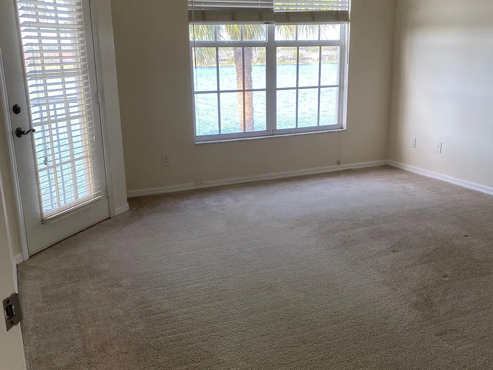 Spacious master bedroom with 2 closets