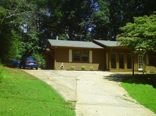 530 Valley Creek Rd, Mableton, GA 30126